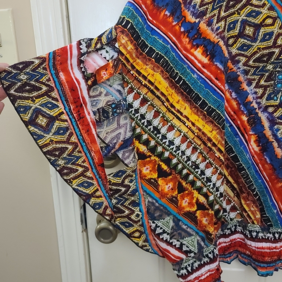 Colorful Geometric Patterned Top - Picture 6 of 15